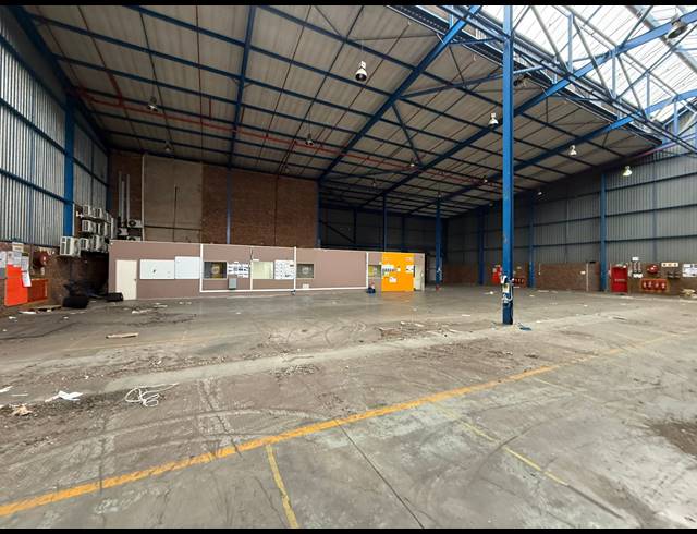 2,594M² WAREHOUSE TO LET IN SPARTAN